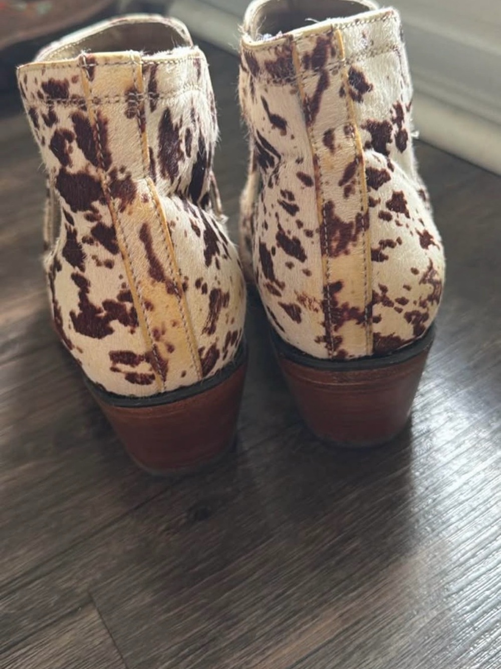 Women’s Ariat Cowhide Size 8 Booties - Picture 3 of 4
